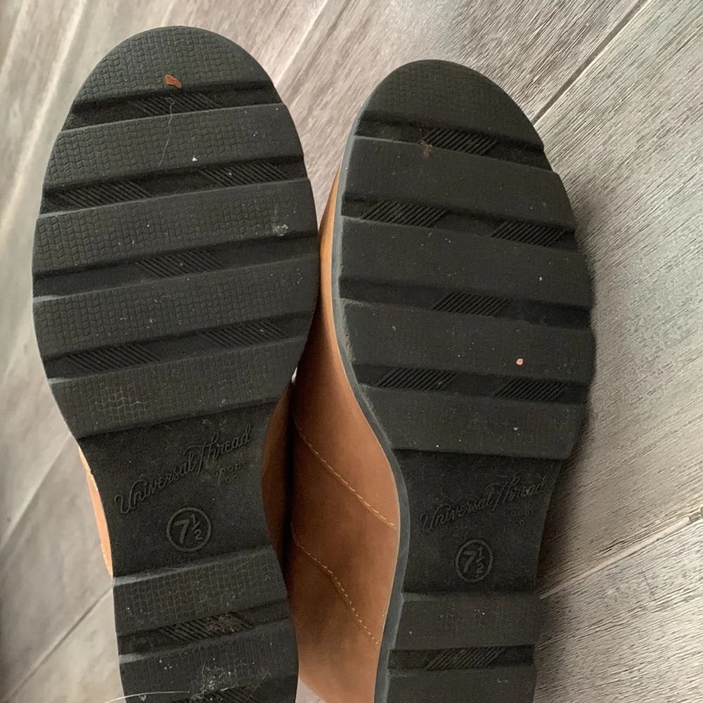 Super cute and comfy ankle booties! Great condition - Picture 4 of 6